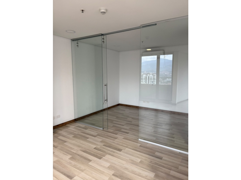 SE VENDE OFICINA EN EL POBLADO - 1