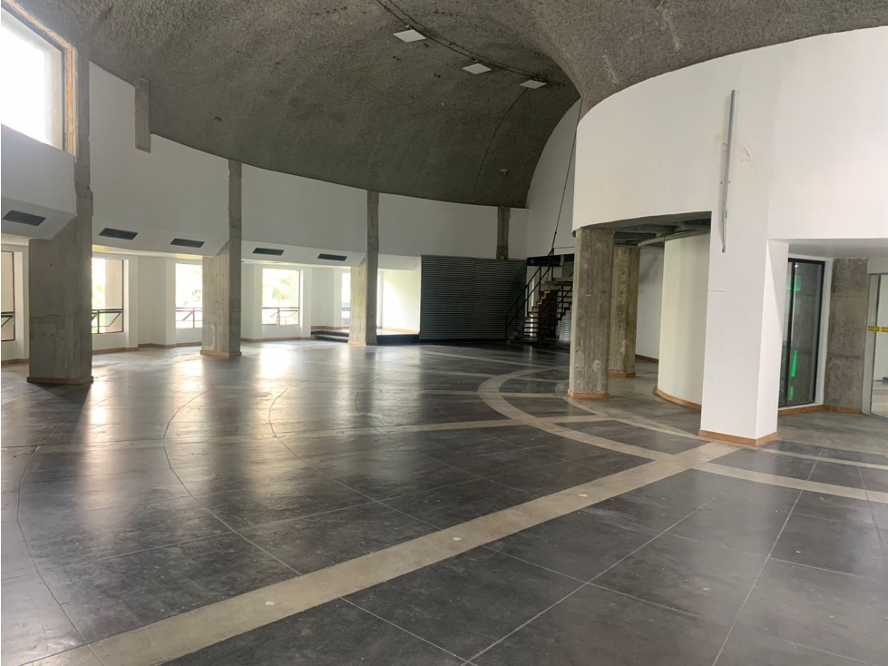 SE ARRIENDA LOCAL COMERCIAL EN MEDELLIN
