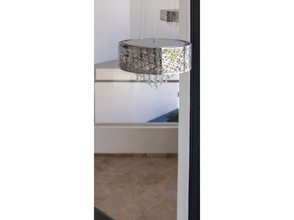 Residencia En Venta En Fracc. Cerrado Con Bosque Zona La Calera — foto 3