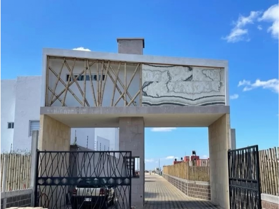 Lote en Venta en fraccionamiento en Cuautlancingo, Vid con Alberca - 2