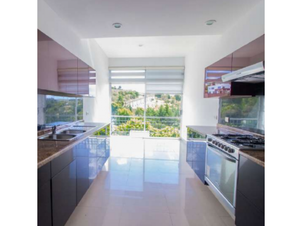 Residencia en Venta En Fracc. Cerrado en La Calera — foto 4