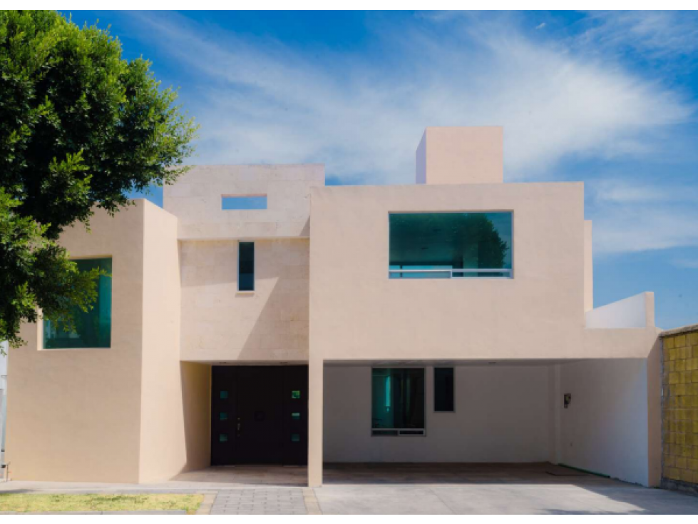Casa En Venta En Zona Calera Con Amplias Áreas Verdes