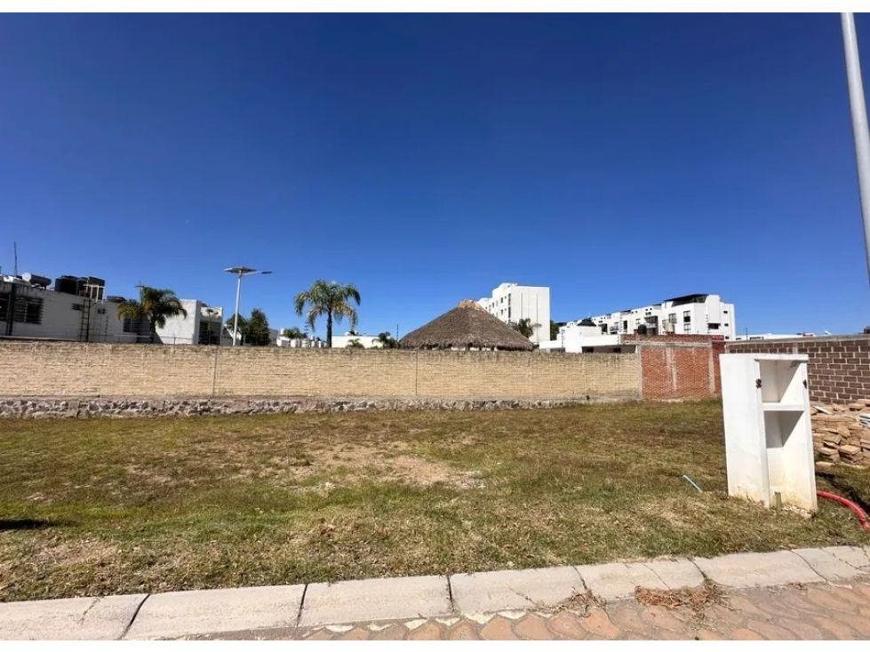 Lote en Venta en fraccionamiento en Cuautlancingo, Vid con Alberca - 1