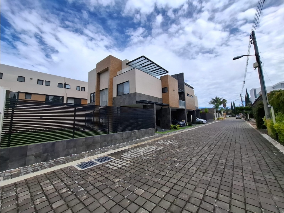 Casa En Venta En Fraccionamiento Cerca De Camino Real