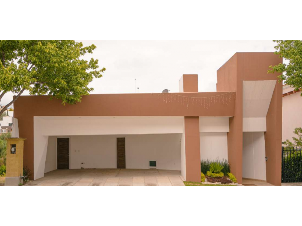 Residencia en Venta En Fracc. Cerrado en La Calera — foto 2
