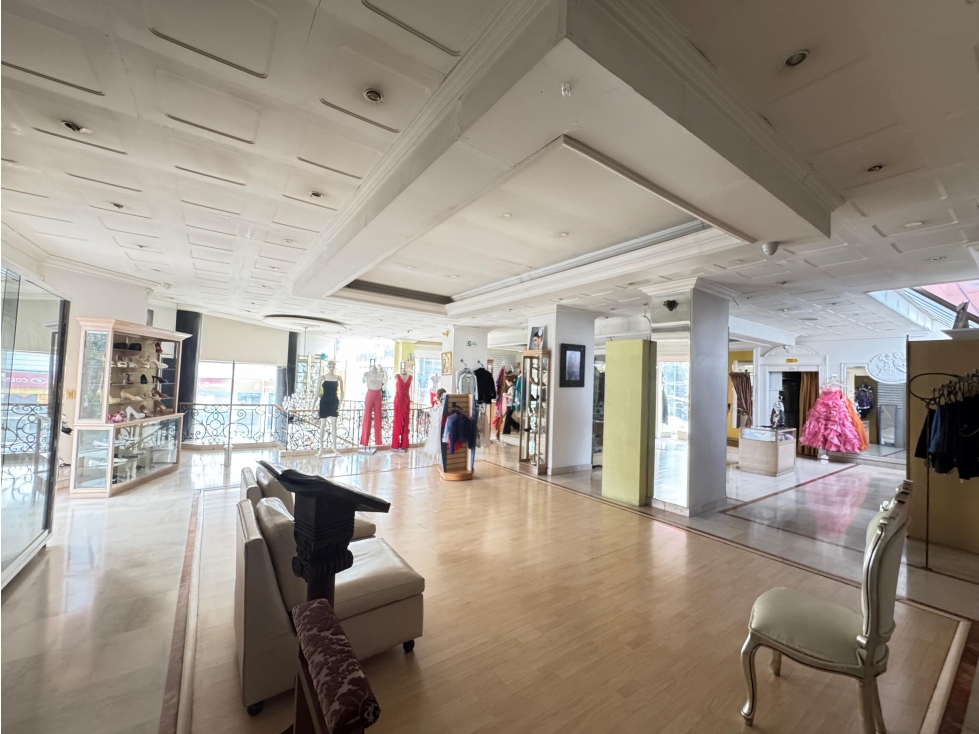 SE ARRIENDA LOCAL 330m2 SANTA BARBARA