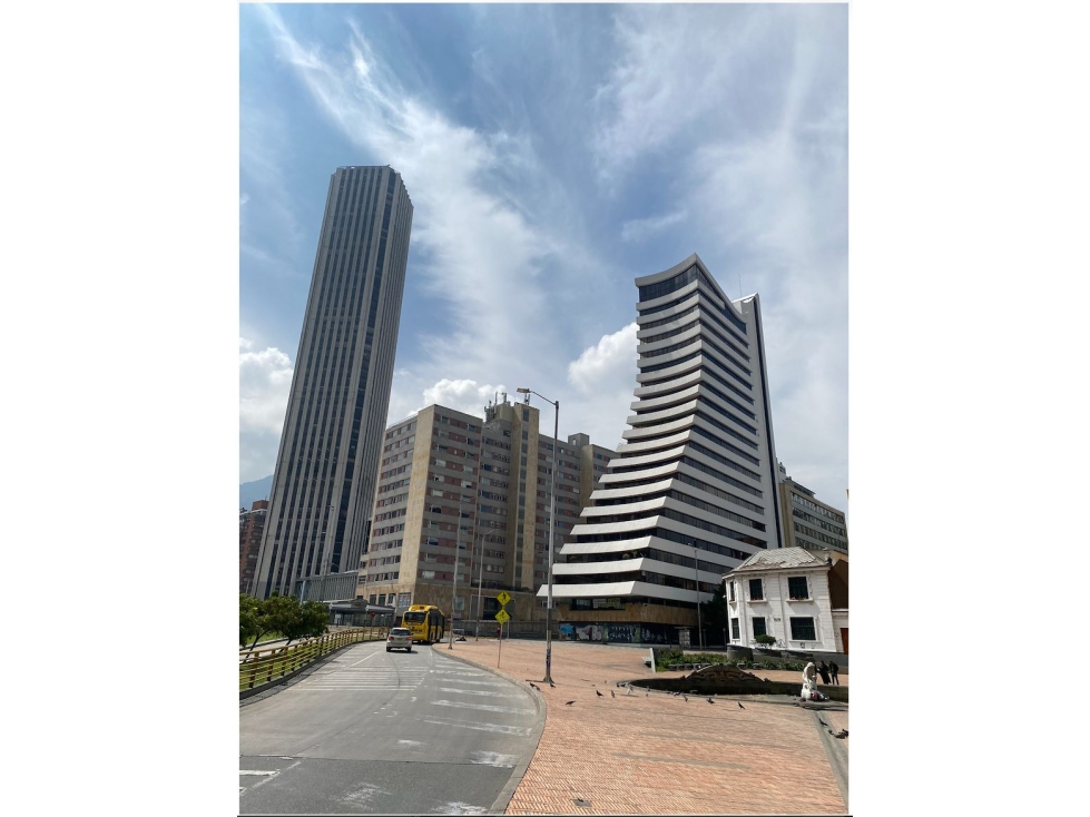 SE ARRIENDA OFICINA CENTRO INTERNACIONAL 253M2