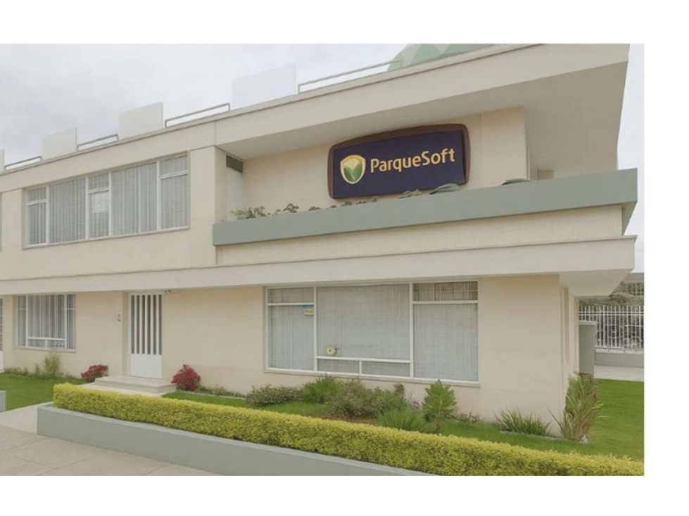 SE ARRIENDAN ESPACIOS DE TRABAJO EN OFICINAS DE ÁREA DE 500M2