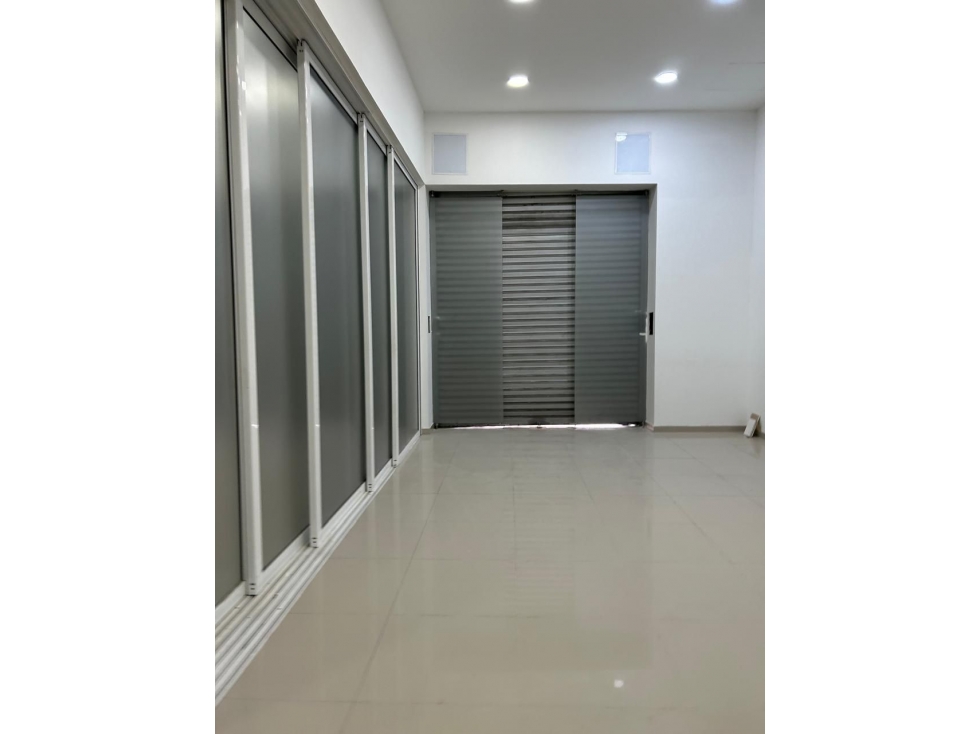 SE VENDE O ARRIENDA BODEGA EN TOBERIN 690m2 — foto 2