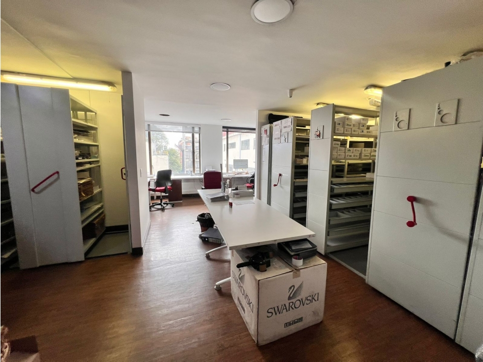 SE VENDE OFICINA AMOBLADA EN EL VIRREY 256m2 - 6