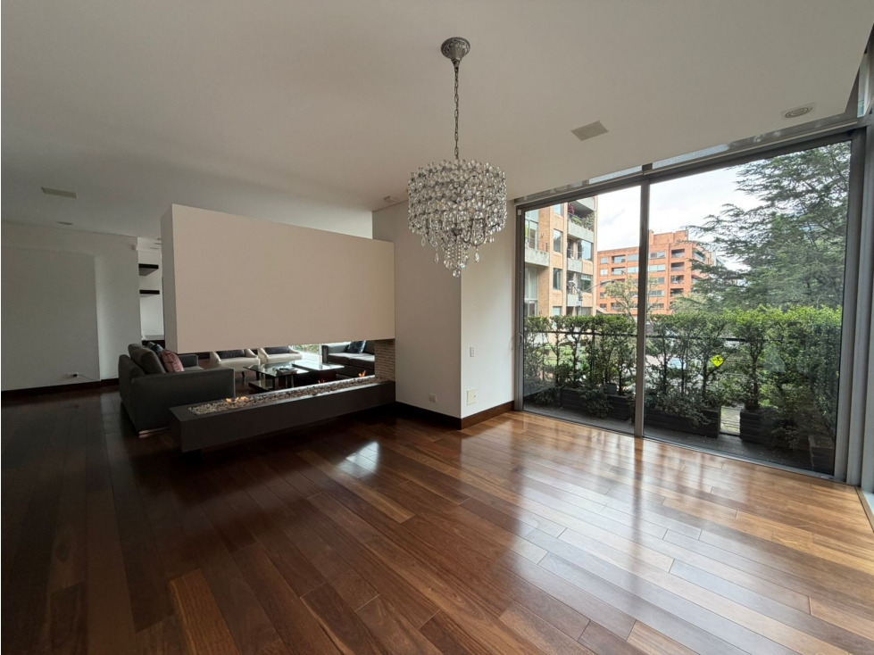 SE VENDE O ARRIENDA APARTAMENTO EN CHICÓ RESERVADO 280m2