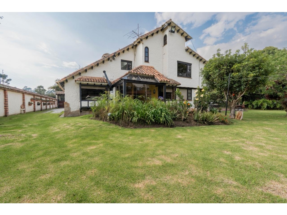 SE VENDE O ARRIENDA CASA EN GUAYMARAL 700M2