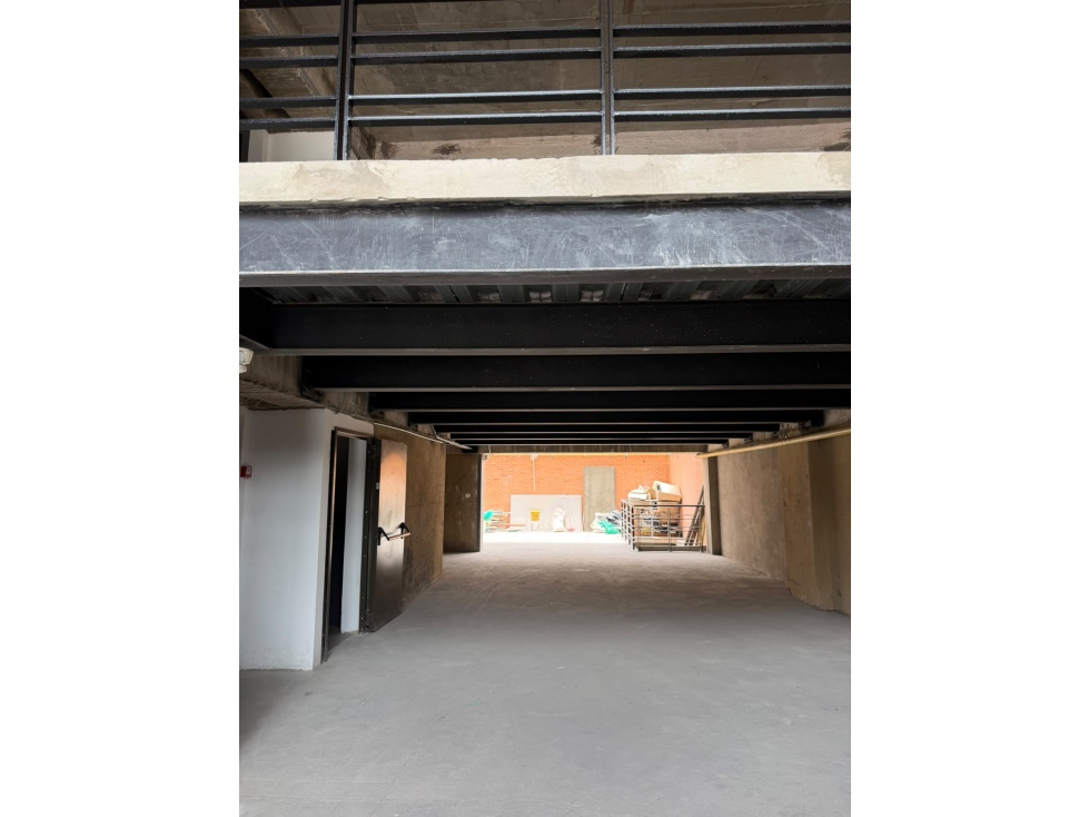 SE VENDE O ARRIENDA EDIFICIO EN SANTA BÁRBARA 1.360M2 - 1