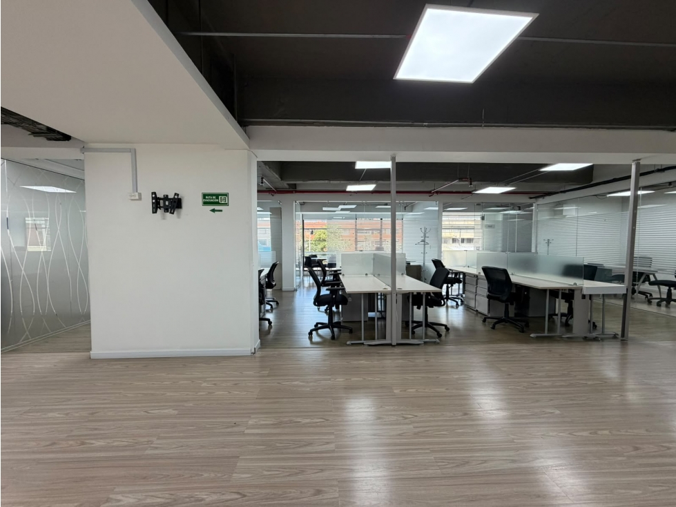 SE VENDE O ARRIENDA OFICINA EN CHICÓ NORTE 358M2 - 3