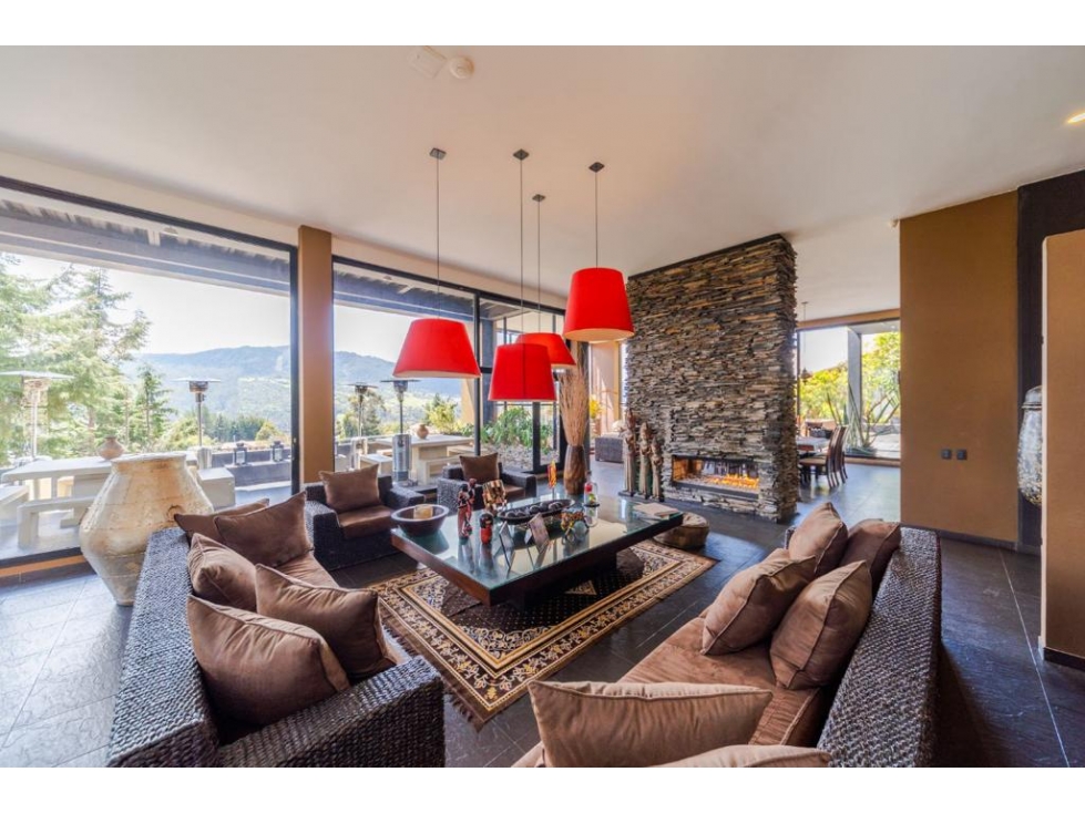 SE VENDE CASA EN LA CALERA 1600m2