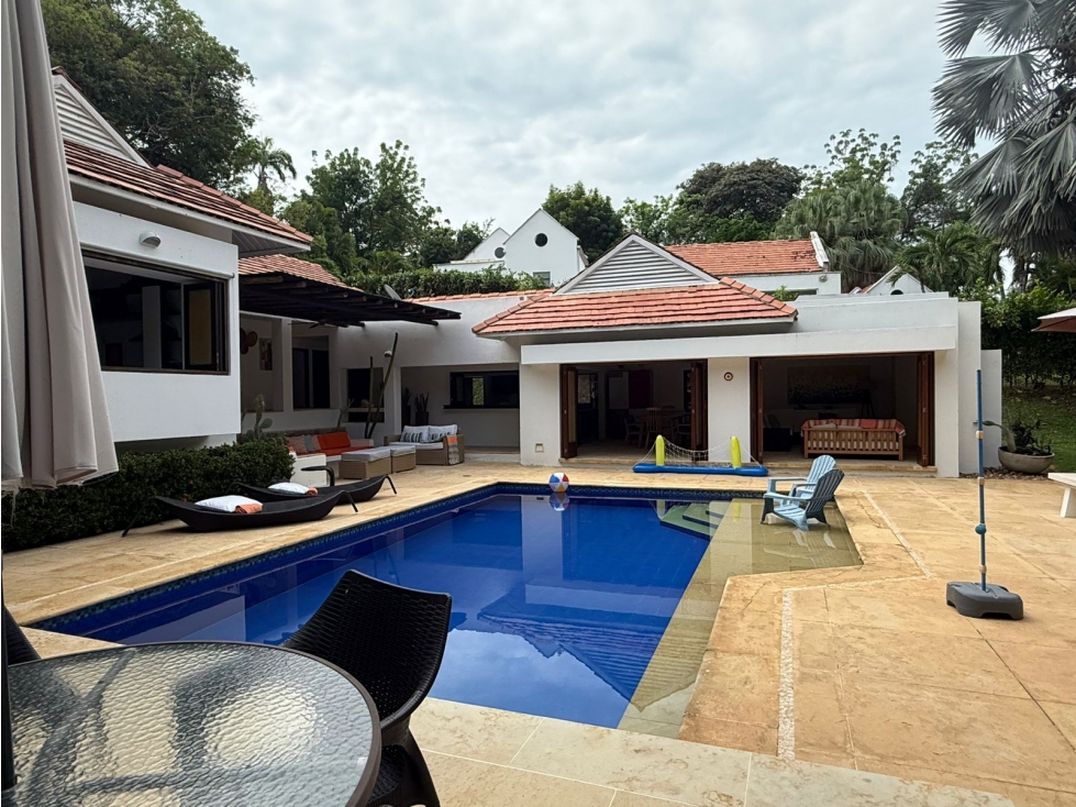 SE VENDE O ARRIENDA TEMPORADA CASA EN PEÑALISA 259M2