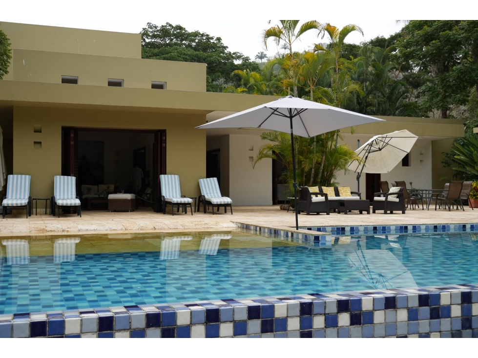 SE VENDE CASA EN MESA DE YEGUAS 5.250m2 - 5