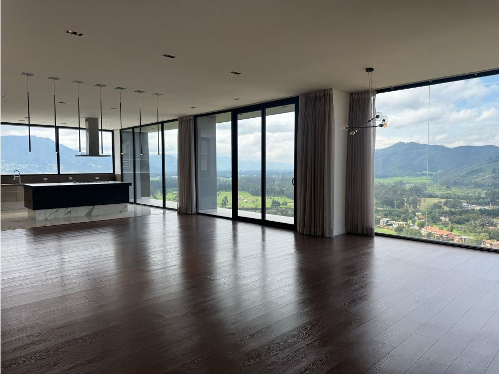 SE VENDE CASA O SE ARRIENDA EN APOSENTOS 584m2