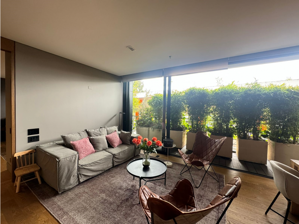 SE VENDE APARTAMENTO LOS ROSALES 90m2 BALCÓN