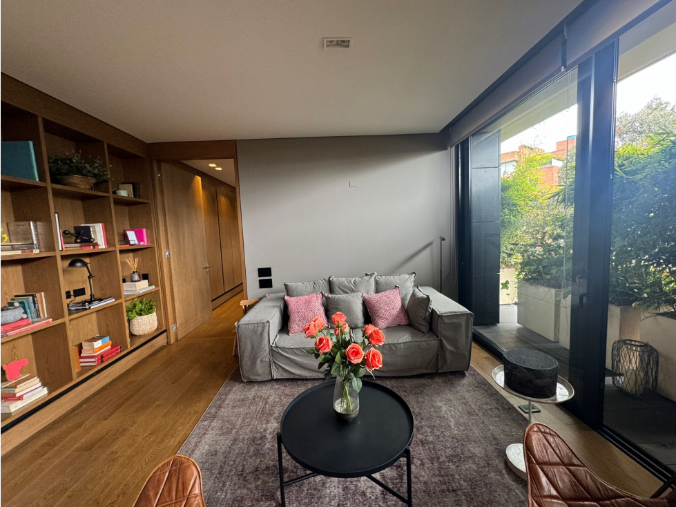 SE VENDE APARTAMENTO LOS ROSALES 90m2 BALCÓN — foto 3