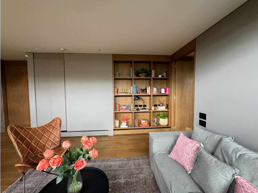SE VENDE APARTAMENTO LOS ROSALES 90m2 BALCÓN — foto 4