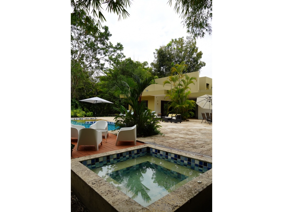 SE VENDE CASA EN MESA DE YEGUAS 5.250m2 - 2