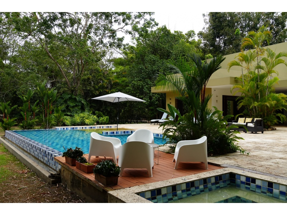 SE VENDE CASA EN MESA DE YEGUAS 5.250m2 - 3