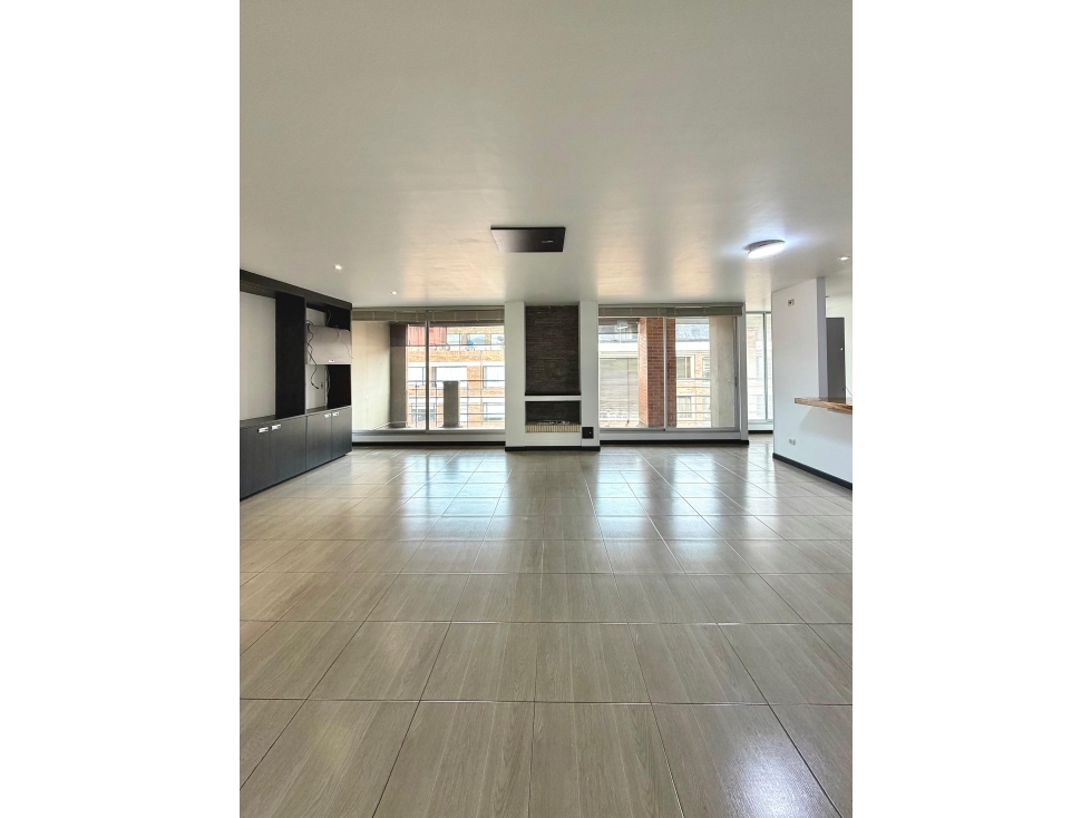 Venta de apartamento de 242m2 en Chico Navarra con balcón