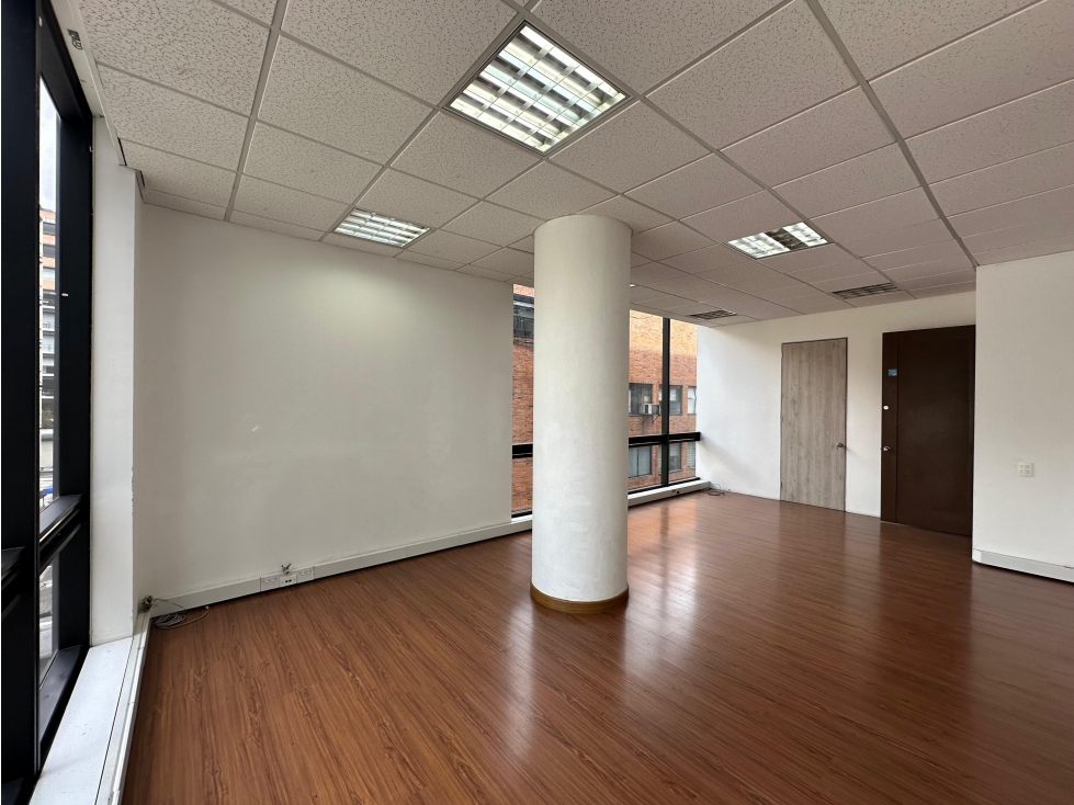 SE VENDE O ARRIENDA OFICINA EN CHICÓ NORTE 48M2 — foto 3