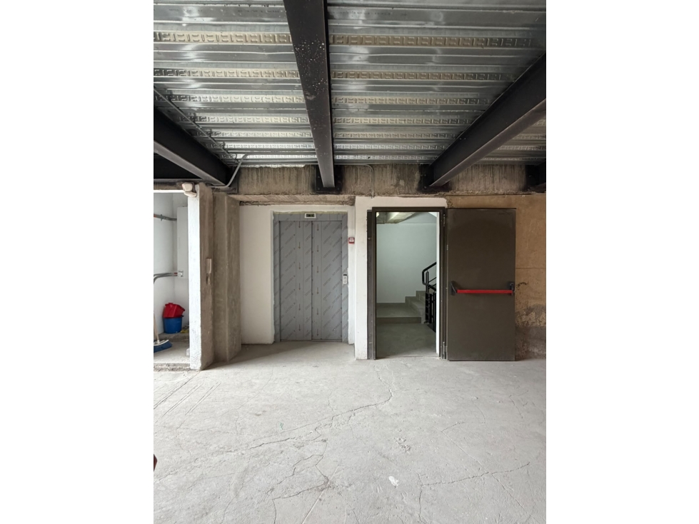 SE VENDE O ARRIENDA EDIFICIO EN SANTA BÁRBARA 1.360M2 - 3