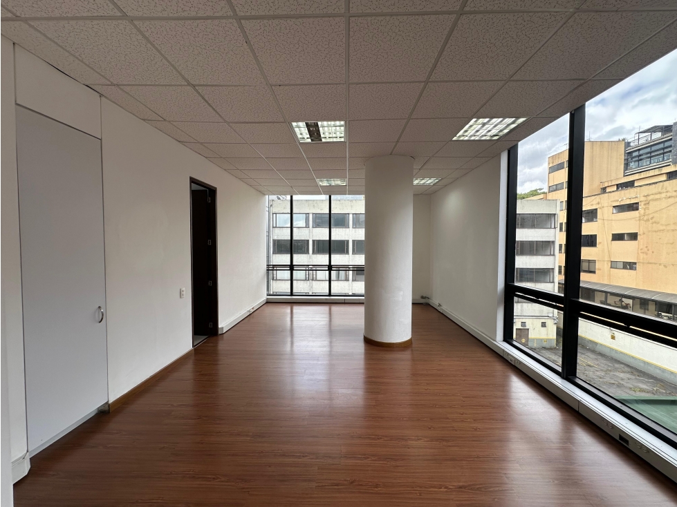 SE VENDE O ARRIENDA OFICINA EN CHICÓ NORTE 48M2 — foto 4