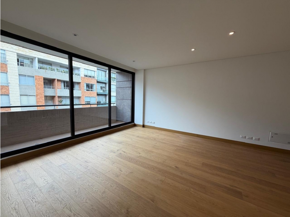 SE VENDE APARTAMENT EN CHICÓ NORTE 130M2 / BALCÓN — foto 2