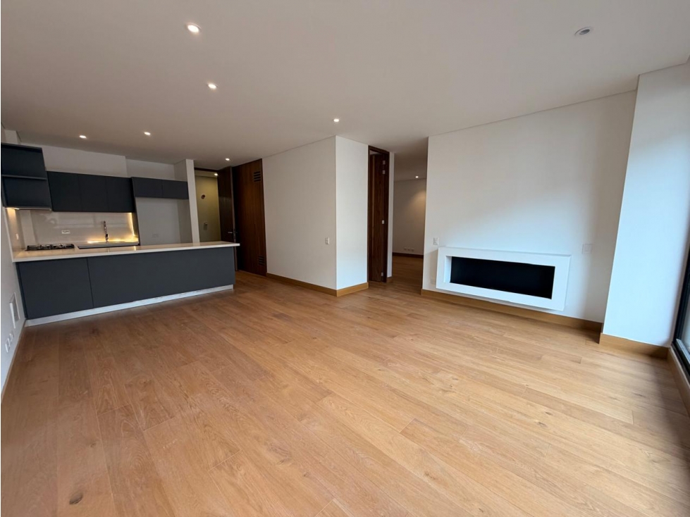 SE VENDE APARTAMENT EN CHICÓ NORTE 130M2 / BALCÓN