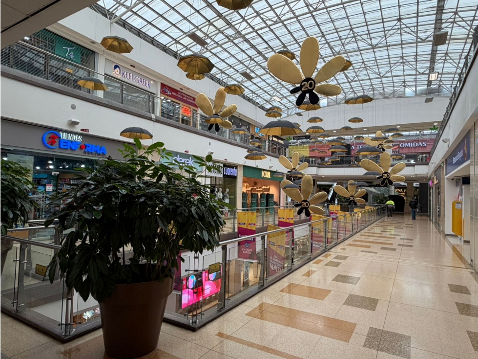 SE VENDE O ARRIENDA LOCAL EN EL CENTRO COMERCIAL SANTAFE 158m2 — foto 3