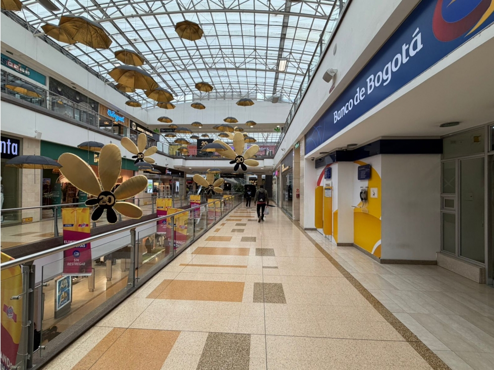 SE VENDE O ARRIENDA LOCAL EN EL CENTRO COMERCIAL SANTAFE 158m2 — foto 2