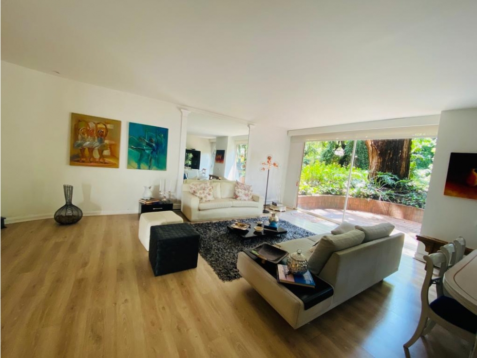 SE VENDE APARTAMENTO EN SANTA ANA ORIENTAL 195M2