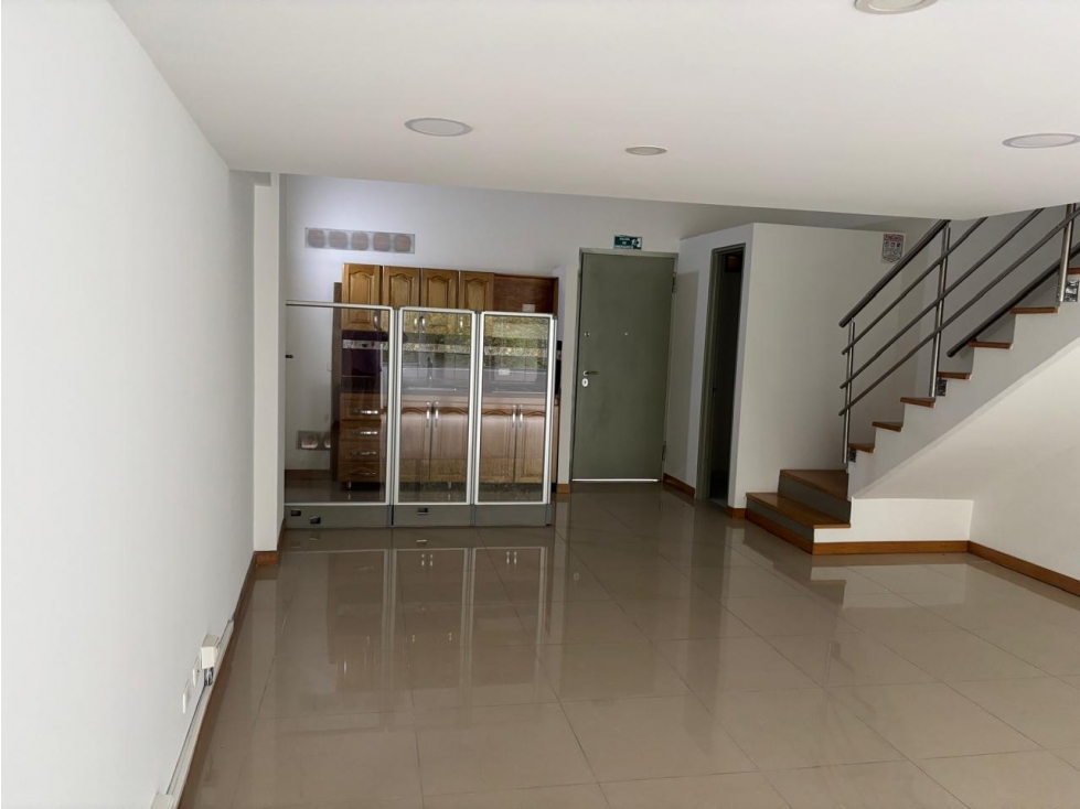 Vendo Aparta-oficina en alto de palmas - Mall Indiana — foto 3