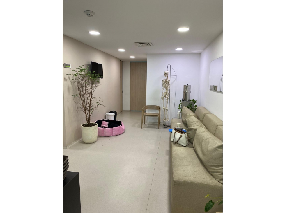 Vendo Consultorio en centro de Negocios Av Villas — foto 2
