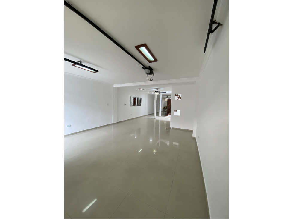VENDO CASA UNIFAMILIAR EN EL INGENIO DE 3 NIVELES — foto 2