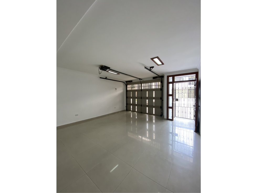 VENDO CASA UNIFAMILIAR EN EL INGENIO DE 3 NIVELES — foto 3