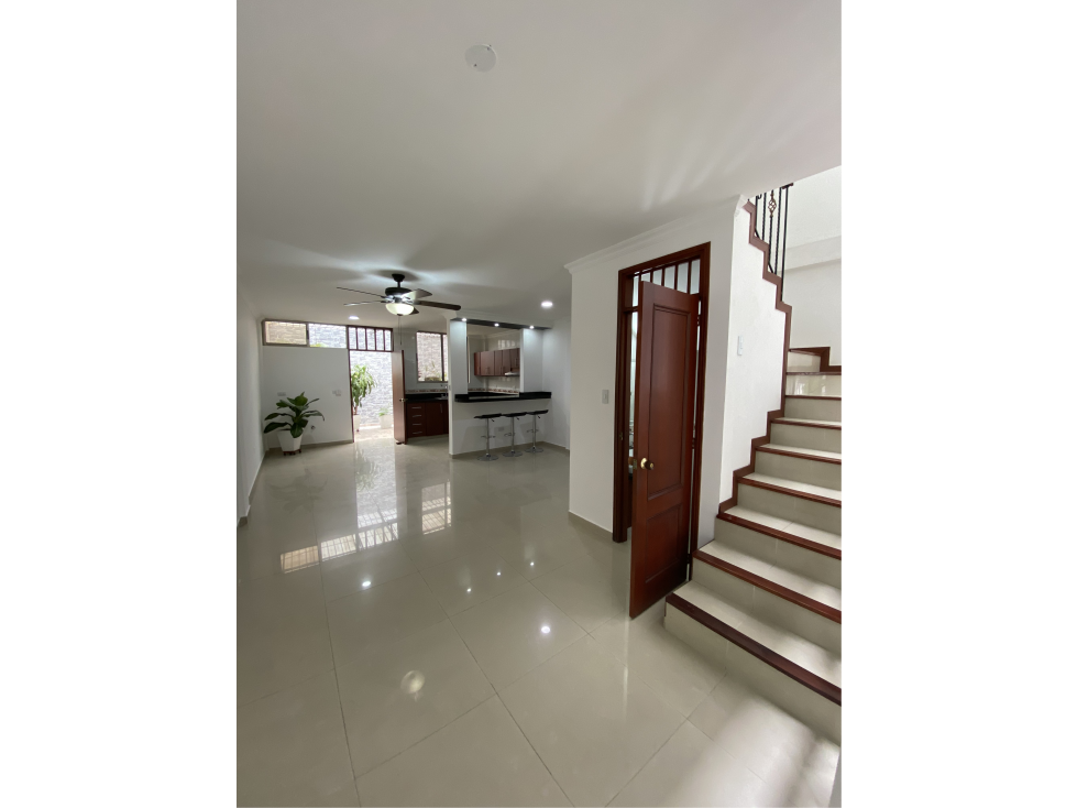 VENDO CASA UNIFAMILIAR EN EL INGENIO DE 3 NIVELES — foto 4