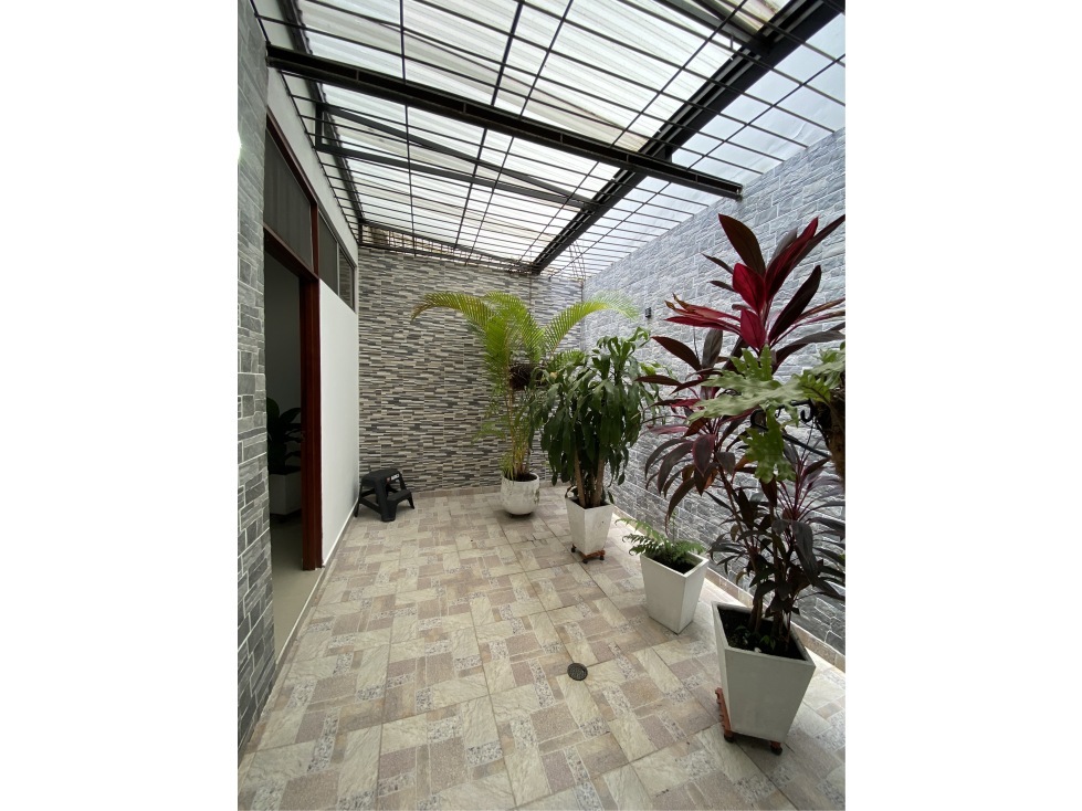 VENDO CASA UNIFAMILIAR EN EL INGENIO DE 3 NIVELES — foto 5