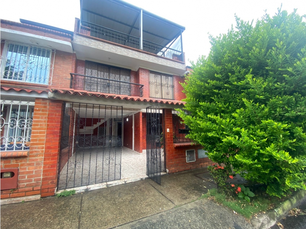 VENDO CASA EN EL CANEY CON TERRAZA