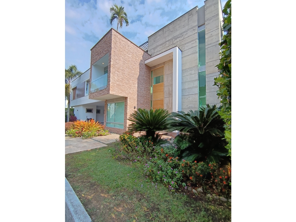 VENDO CASA LUJOSA EN CR AGUAS CALIENTES - PANCE