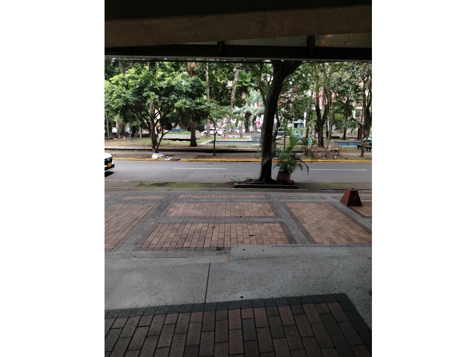 ALQUILO LOCAL #8 C.C SHOPPING EN AV. SEXTA — foto 6