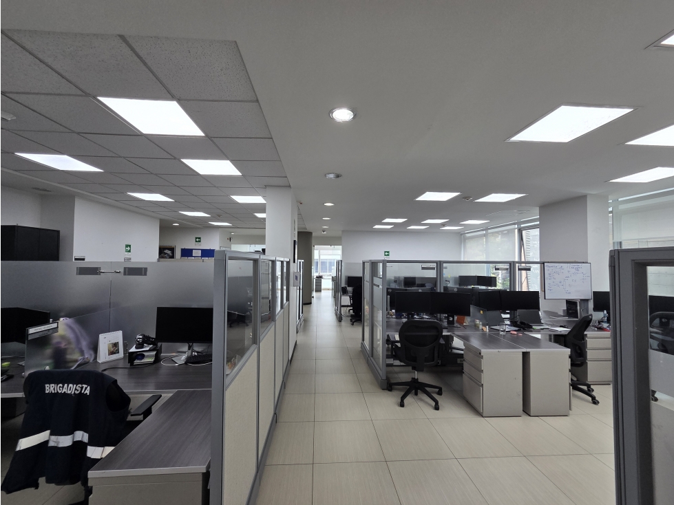ARRIENDO OFICINA AMOBLADA PRIMIUM EN CHICO RESERVADO 289 METROS