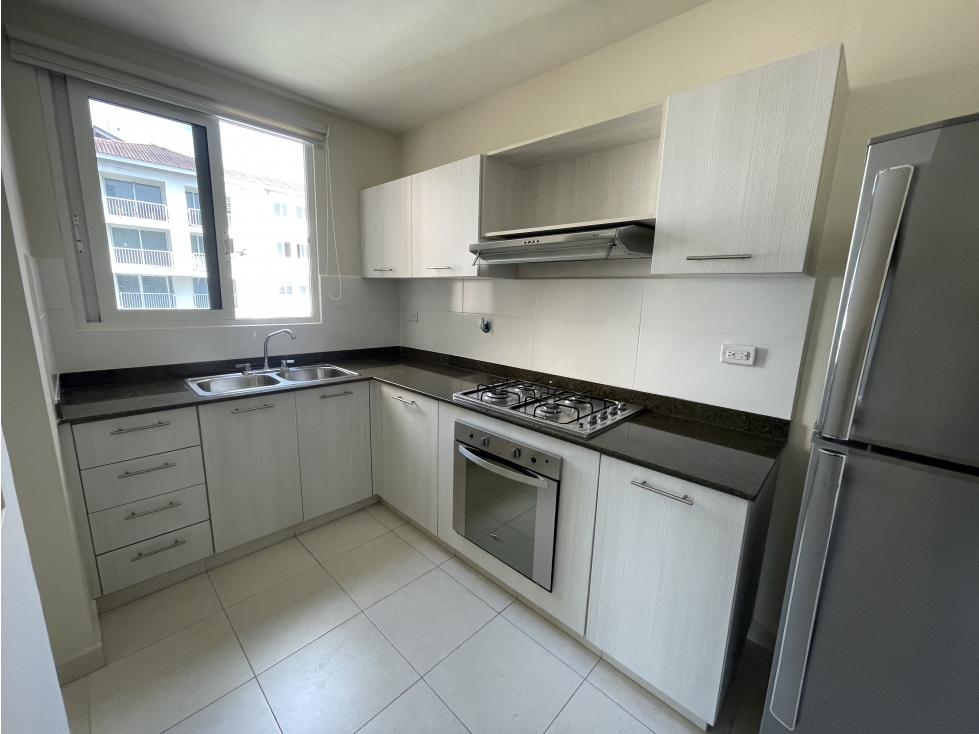 TORRES DE VERSALLES I / 3 HABITACIONES / 2 BAÑOS/ $140,000