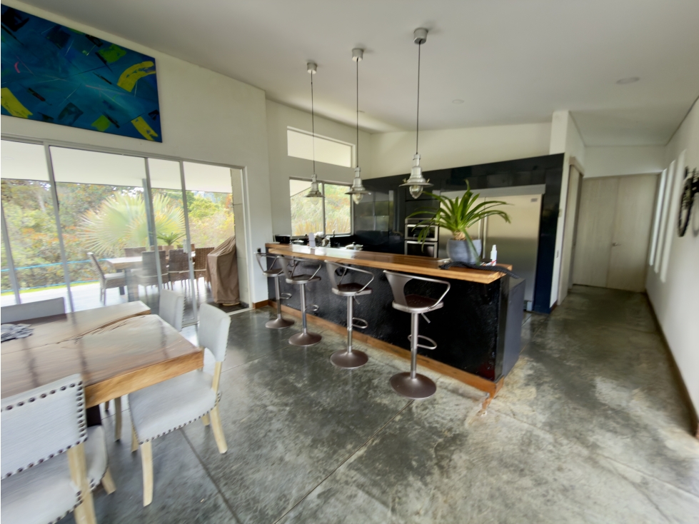 CASA EN VENTA SECTOR COLEGIO MONTEMAYOR