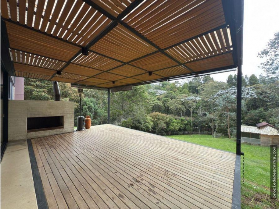 VENTA DE CASA CAMPESTRE MODERNA EN ENVIGADO - LOMA DEL ESCOBERO.