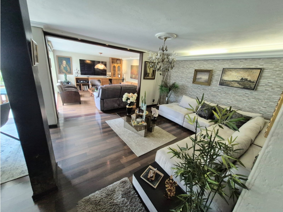 VENTA casa en unidad muy tradicional de Envigado.